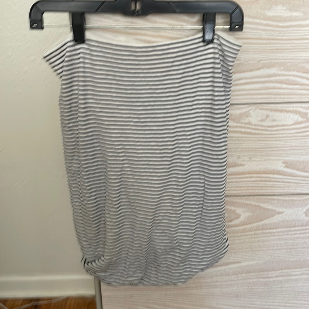 White and navy striped bcbg skirt medium